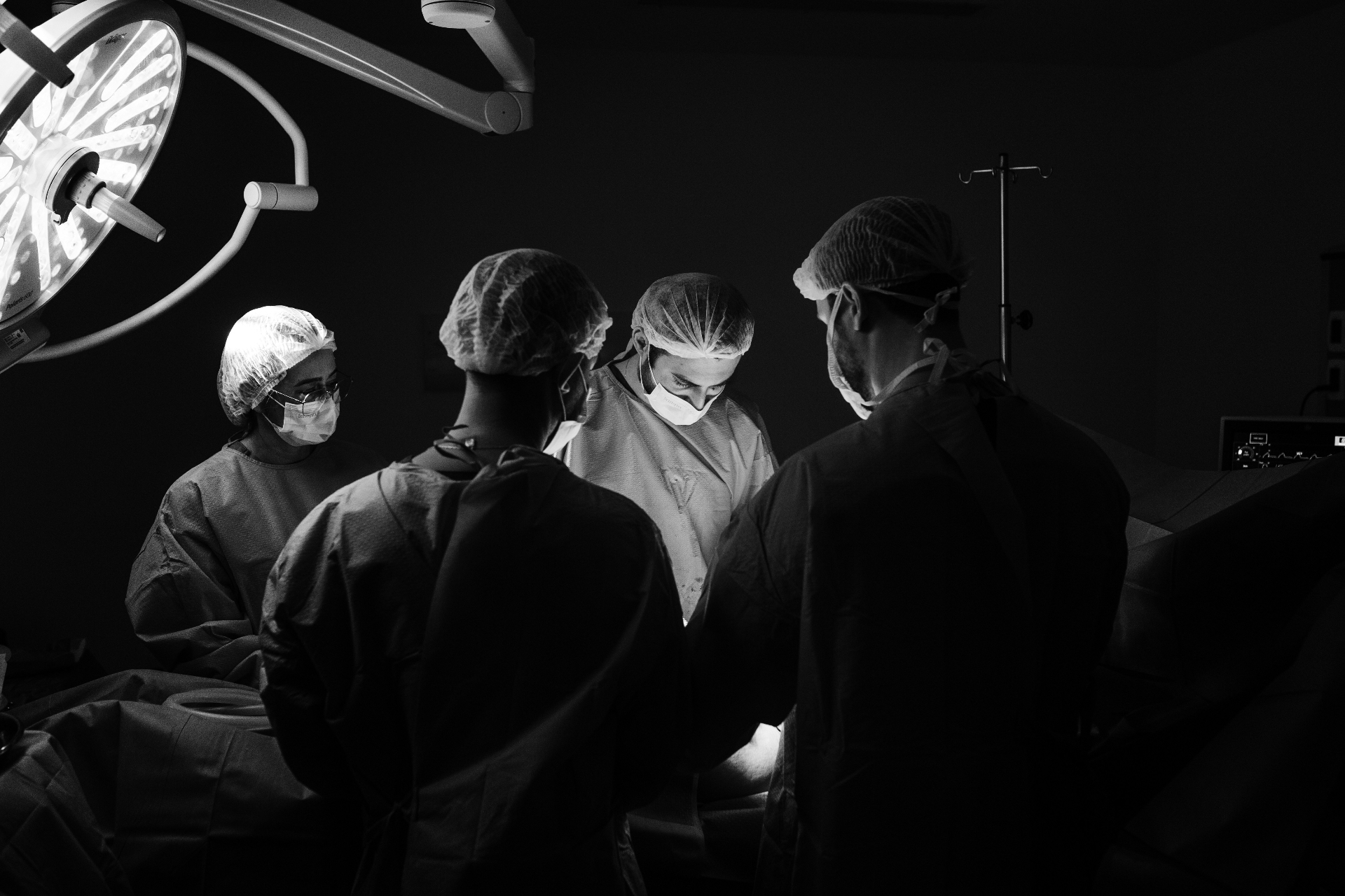 Surgical team performing drainless tummy tuck procedure